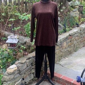 SNO SKINS Leopard Print Top - Brown & Black &
SKEA velour leggings